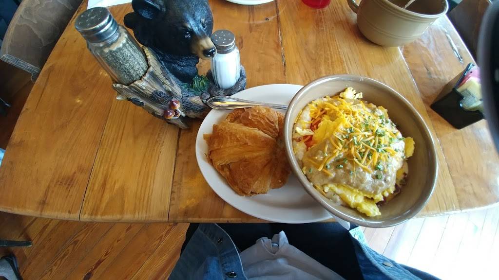 Black Bear Tavern | restaurant | 10 E Market St, Black Mountain, NC 28711, USA | 8283578470 OR +1 828-357-8470