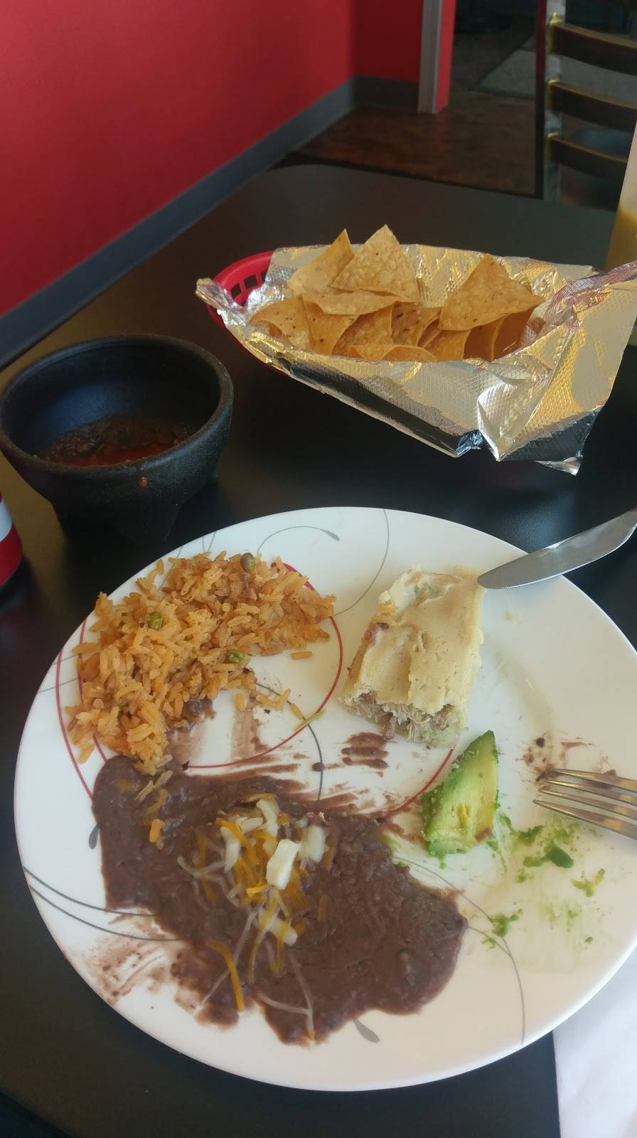 Los Tres Manantiales | restaurant | 135 E Wisconsin Ave, Appleton, WI 54911, USA | 9204220125 OR +1 920-422-0125