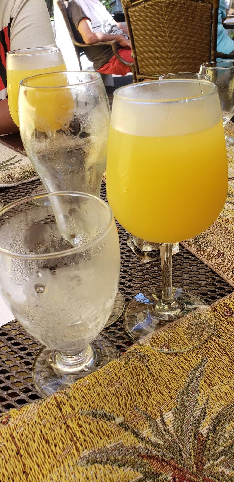 Isabelles | restaurant | 2937 Beach Blvd S, Gulfport, FL 33707, USA | 7273469803 OR +1 727-346-9803