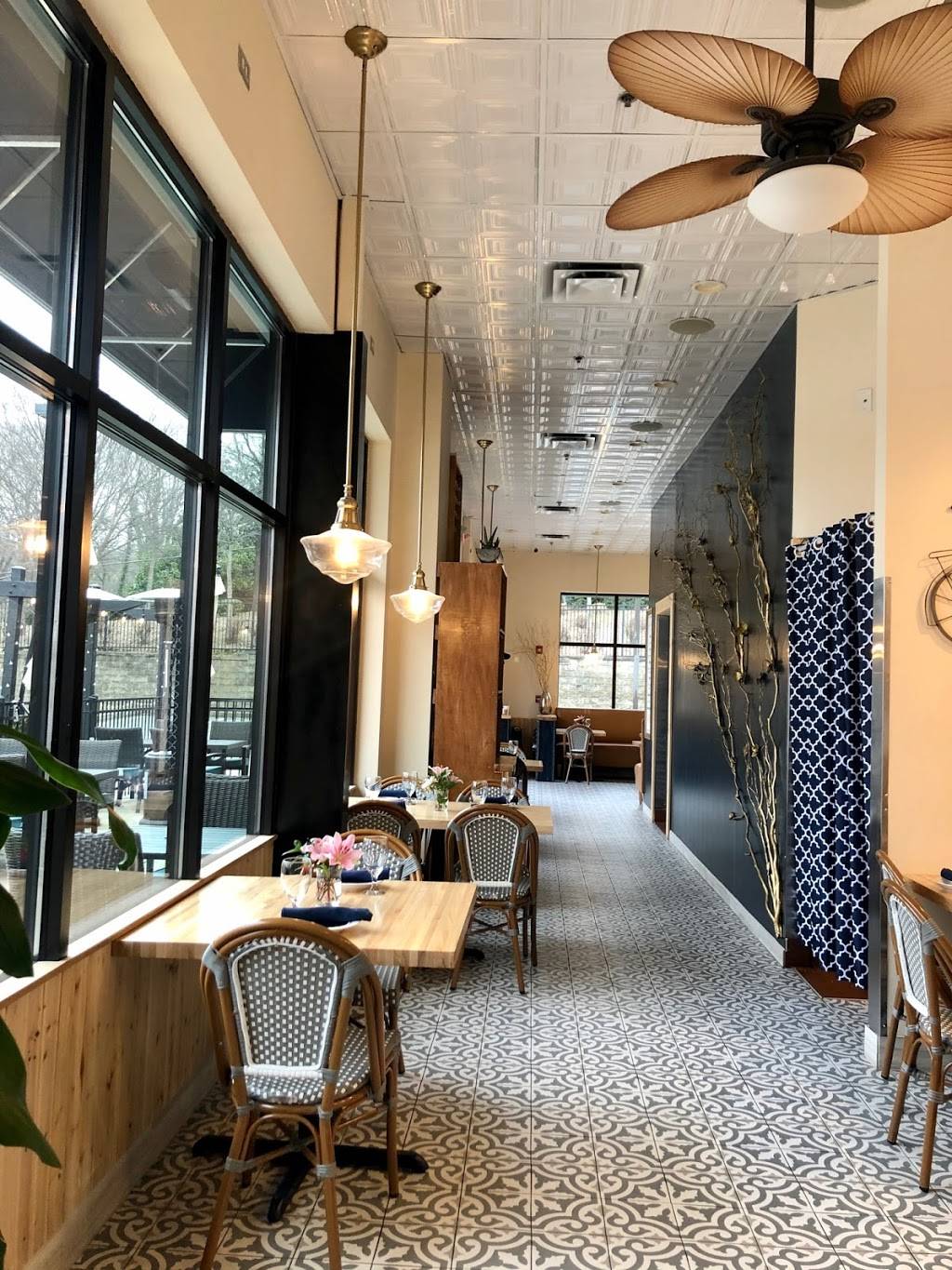 285 Colonial Kitchen Atlanta | restaurant | 5610 Roswell Rd STE #110, Atlanta, GA 30342, USA | 4046005632 OR +1 404-600-5632