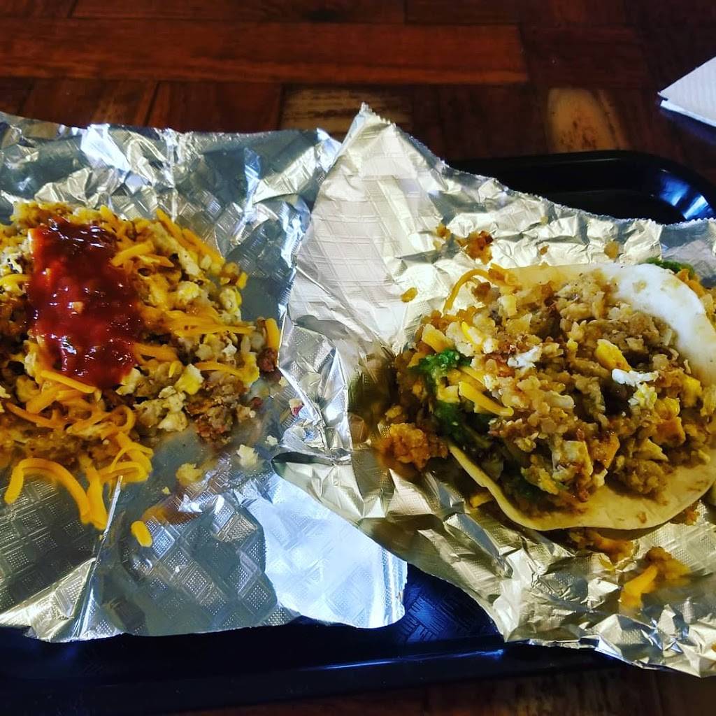 Willies Burgers & BBQ | restaurant | 21018 TX-71, Spicewood, TX 78669, USA | 5122648866 OR +1 512-264-8866