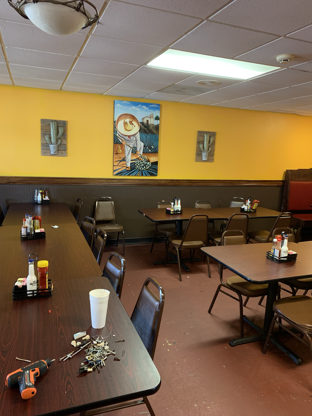 La Fuente Mexican Restaurant | restaurant | 1050 E North Ave, Flora, IL 62839, USA | 6184035993 OR +1 618-403-5993
