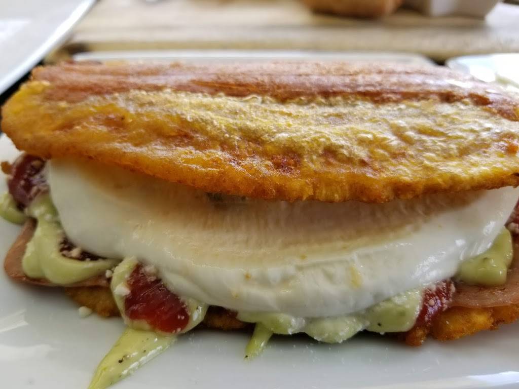 Frank Cachapas Doral /Latin American Food | restaurant | 8683 NW 66th St, Doral, FL 33166, USA | 7543173435 OR +1 754-317-3435