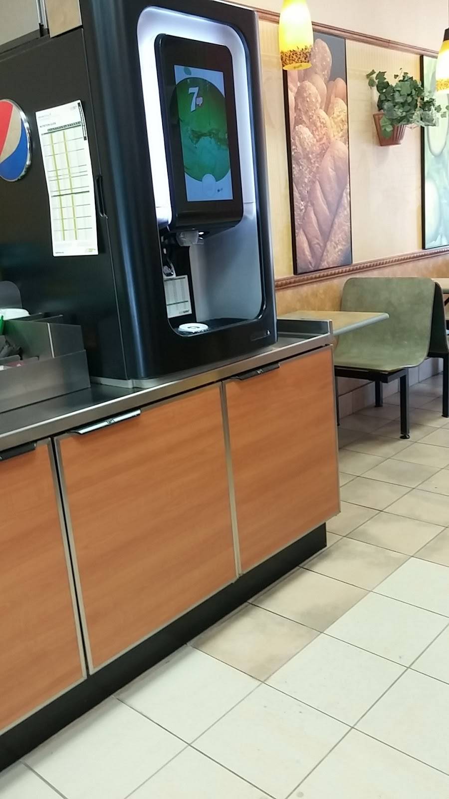 Subway | meal takeaway | 645 Lakeshore Rd E, Mississauga, ON L5G 5J1, Canada | 9052741169 OR +1 905-274-1169