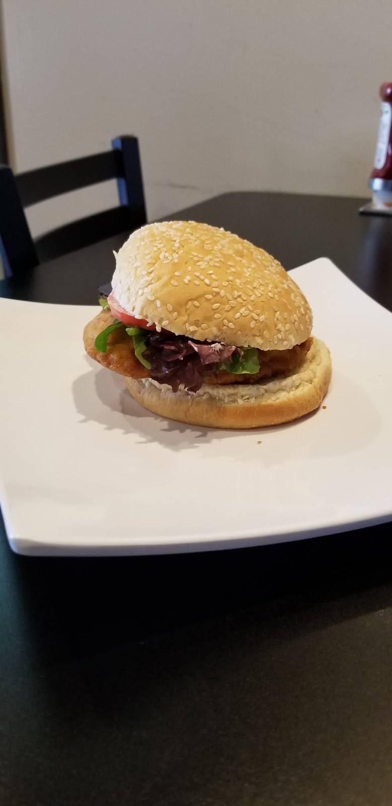 Chiki Chiki Wings and Sports | restaurant | 16312 Arrow Blvd, Fontana, CA 92335, USA | 9094293209 OR +1 909-429-3209