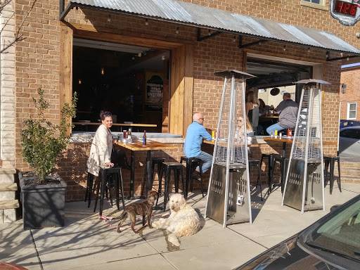 Lees Pint & Shell | restaurant | 2844 Hudson St, Baltimore, MD 21224, USA | 4103272883 OR +1 410-327-2883