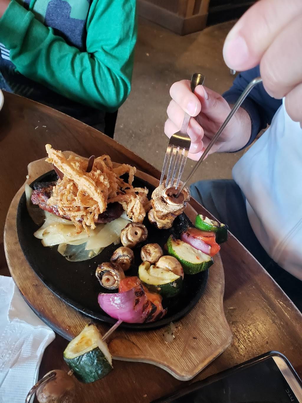 Logans Roadhouse | restaurant | 3592 Cummings Hwy, Chattanooga, TN 37419, USA | 4238212948 OR +1 423-821-2948