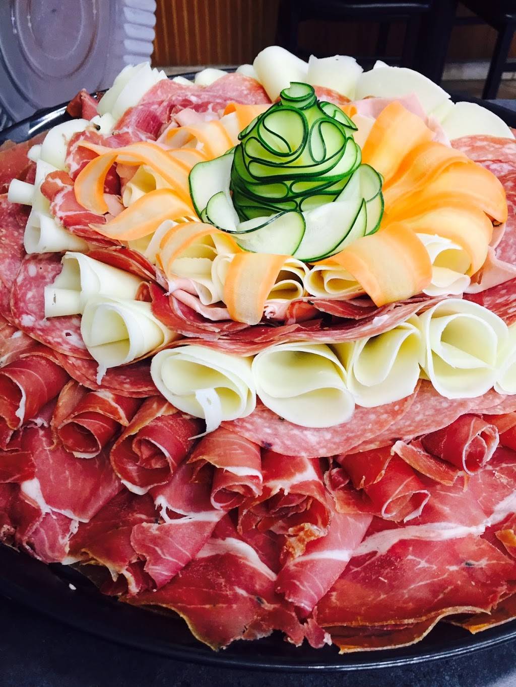 Vincenzos Italian Deli Inc | restaurant | 29 Bryant St, Dedham, MA 02026, USA | 7814936156 OR +1 781-493-6156