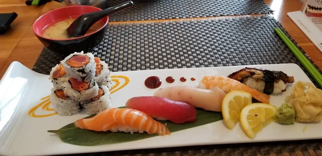 Hot Woks Cool Sushi | restaurant | 2032 W Roscoe St, Chicago, IL 60618, USA | 7738809800 OR +1 773-880-9800