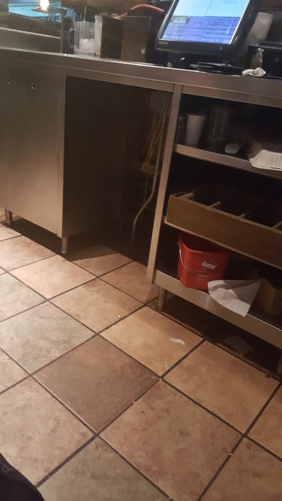 Chilis Grill & Bar | meal takeaway | Chicago OHare Airport Rotunda Building 6 Arrivals Level Guard Post #8, Chicago, IL 60666, USA | 7733777800 OR +1 773-377-7800