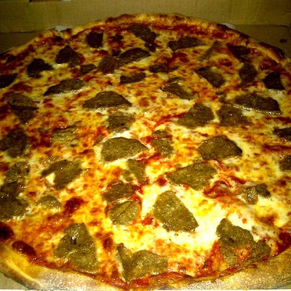 Leonardos Pizza | restaurant | 20 Broadway, Massapequa, NY 11758, USA | 5167955577 OR +1 516-795-5577