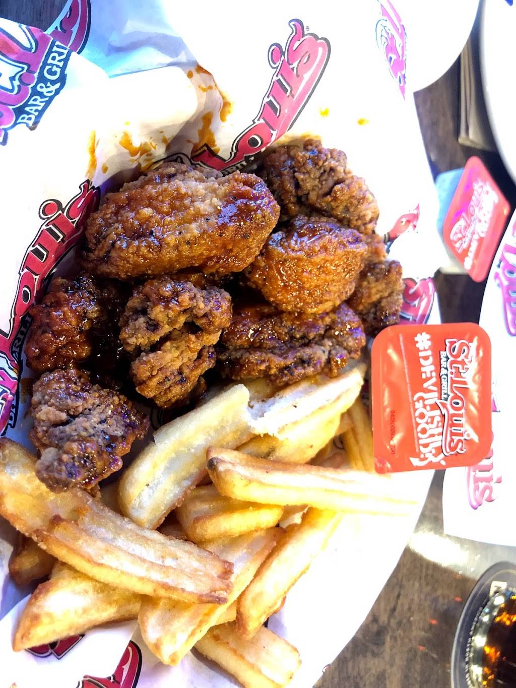 St. Louis Bar & Grill | restaurant | 353 Duckworth St, Barrie, ON L4M 5C2, Canada | 7052520999 OR +1 705-252-0999