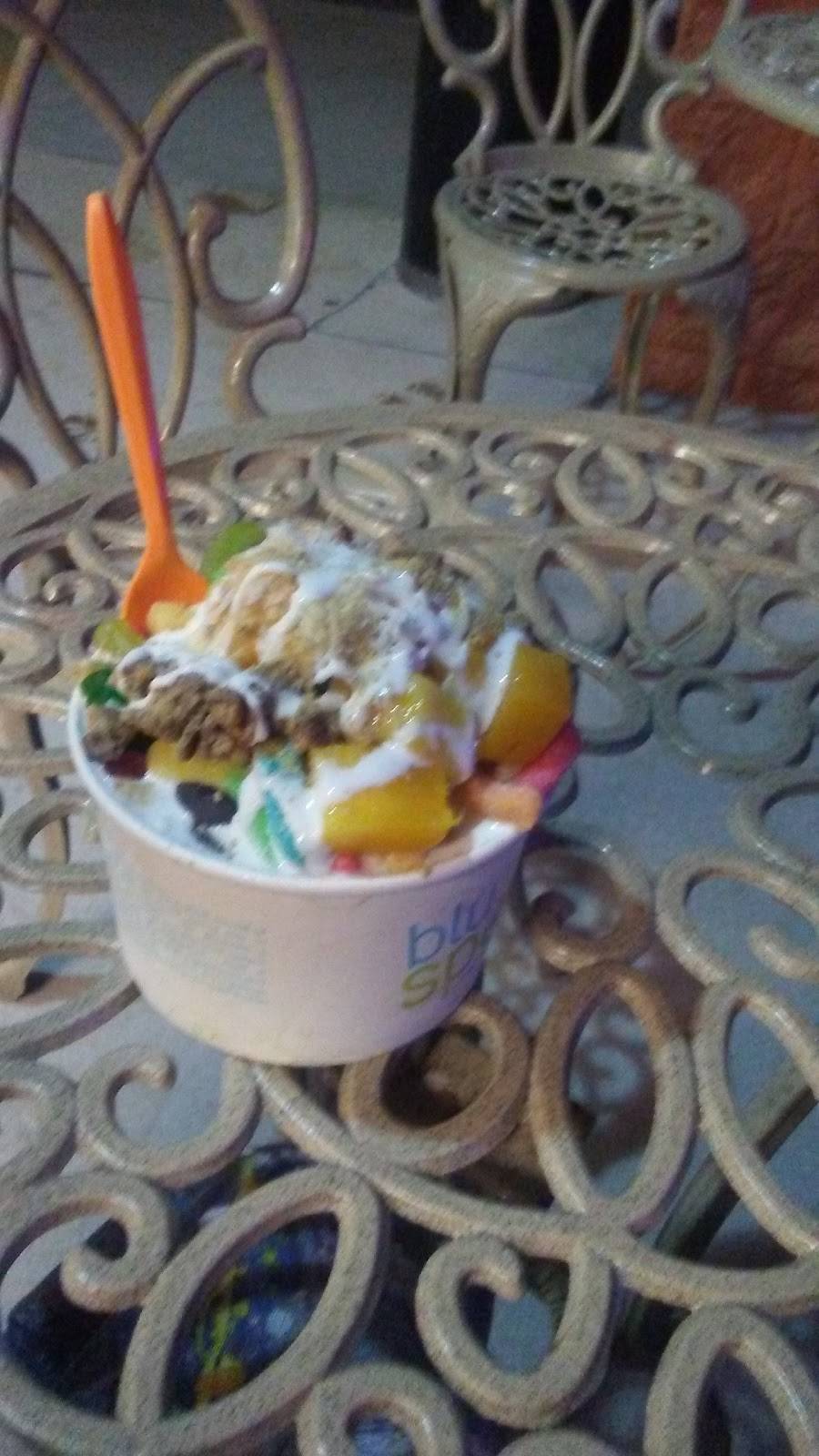 bluspoon yogurt parlor | restaurant | 704 US-441, The Villages, FL 32159, USA | 3527754078 OR +1 352-775-4078