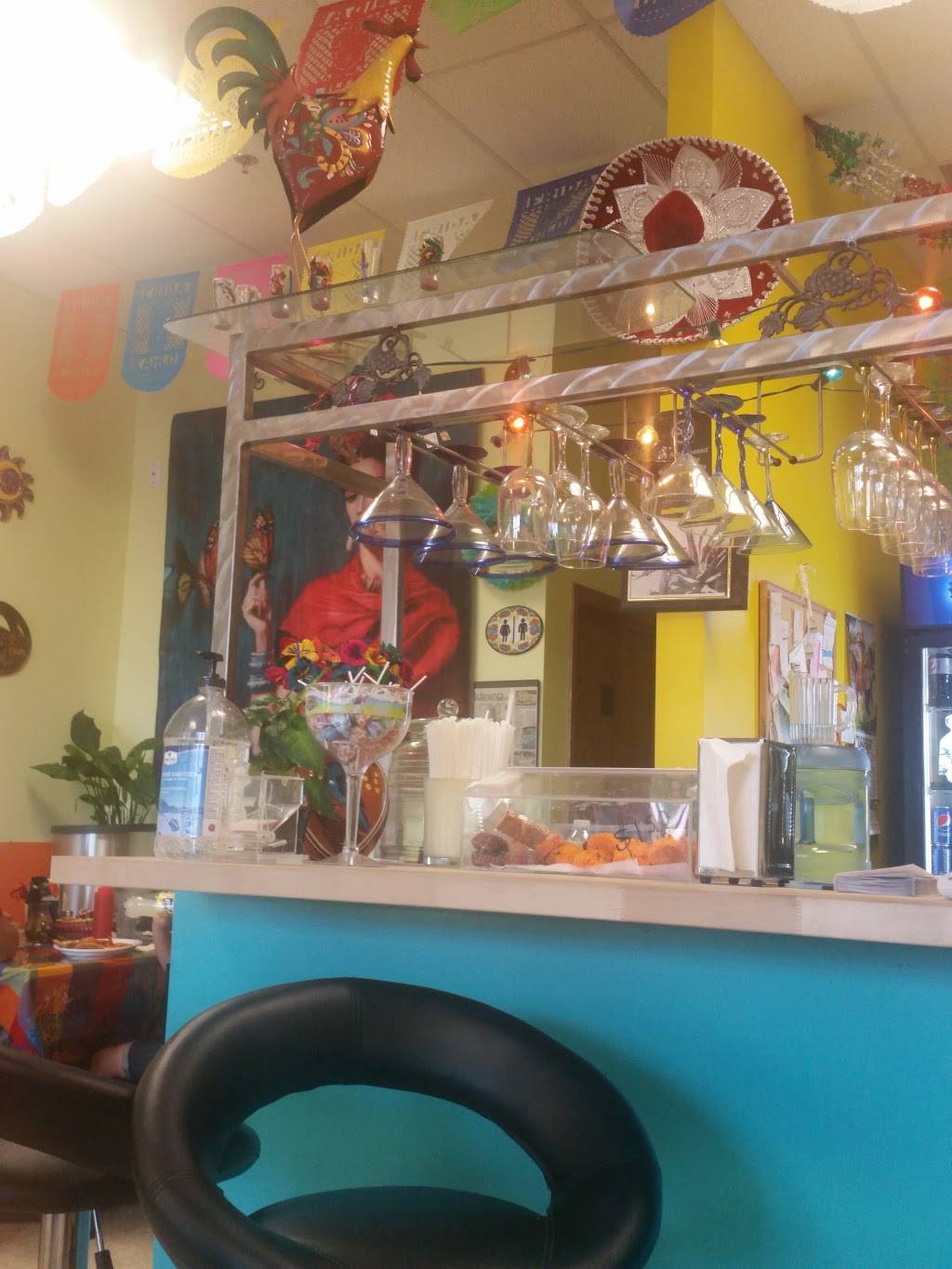 Alexs Mexican Bar & Grill | restaurant | 163 W Belvidere Rd, Round Lake, IL 60073, USA | 8478867777 OR +1 847-886-7777