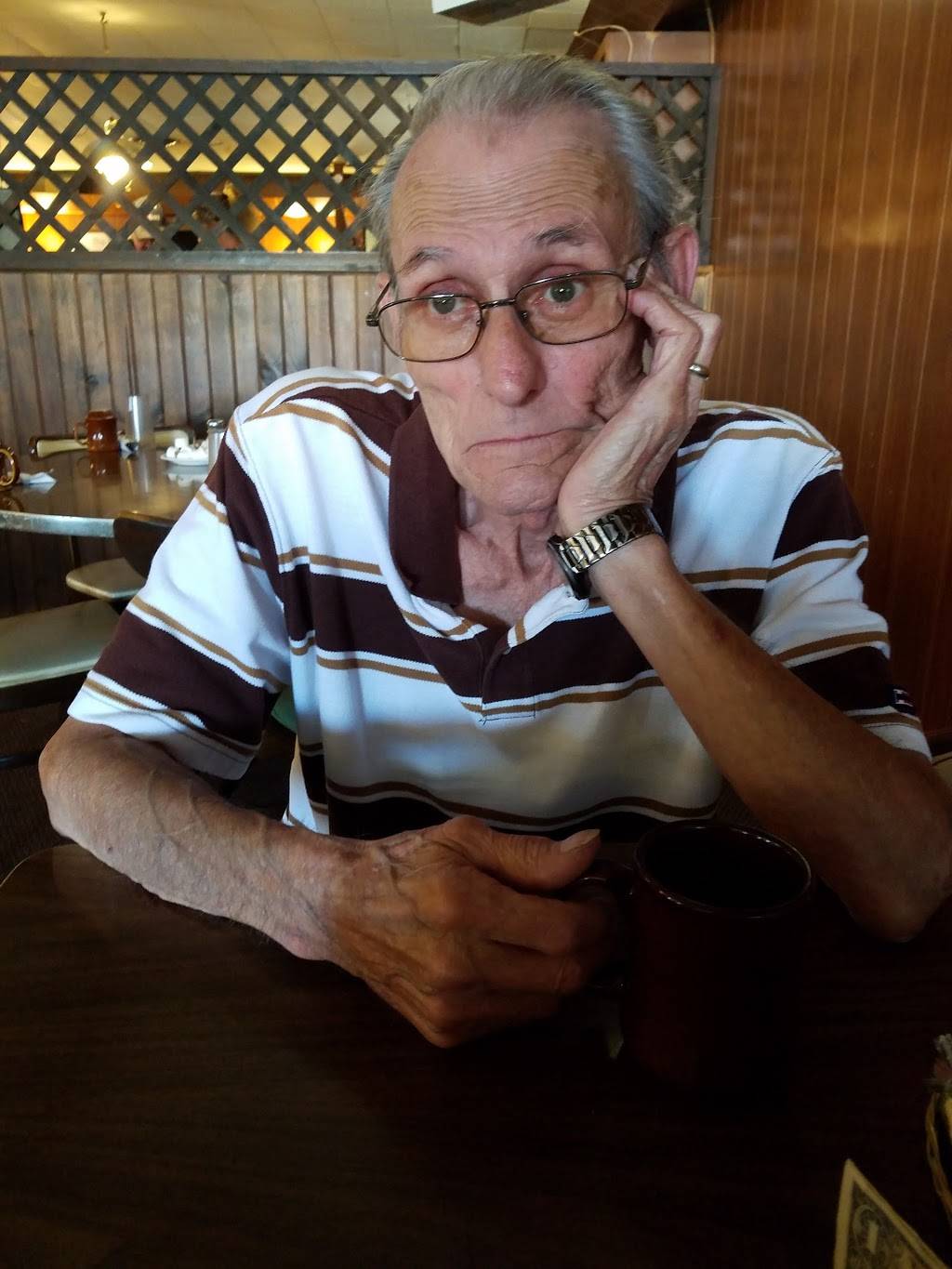 Raymonds Restaurant and Lounge. | restaurant | 66043 State Rte 19, Wakarusa, IN 46573, USA | 5748624140 OR +1 574-862-4140