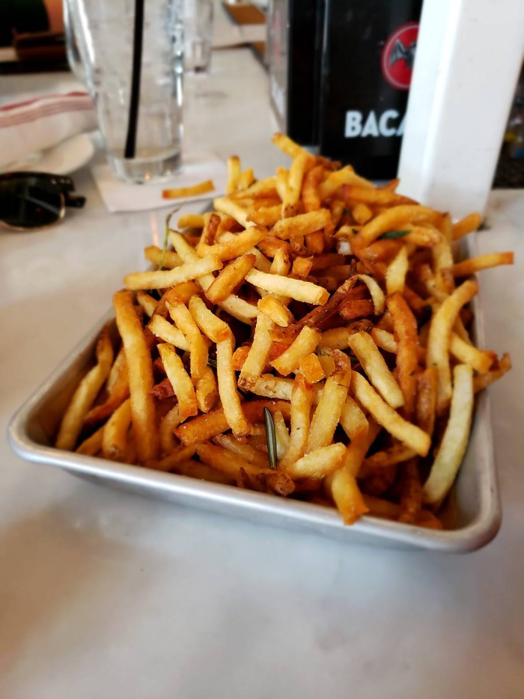 Social Kitchen and Bar | restaurant | 225 E Maple Rd, Birmingham, MI 48009, USA | 2485944200 OR +1 248-594-4200