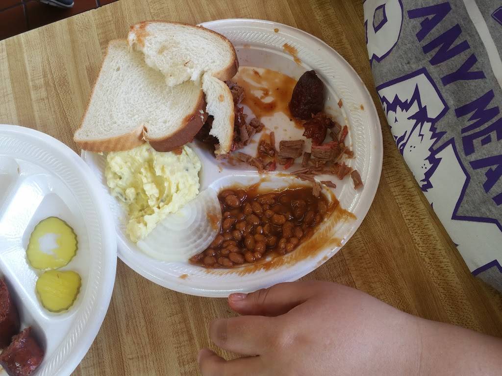 Wilsons BBQ | restaurant | 6513 Brentwood Stair Rd, Fort Worth, TX 76112, USA | 6822132343 OR +1 682-213-2343