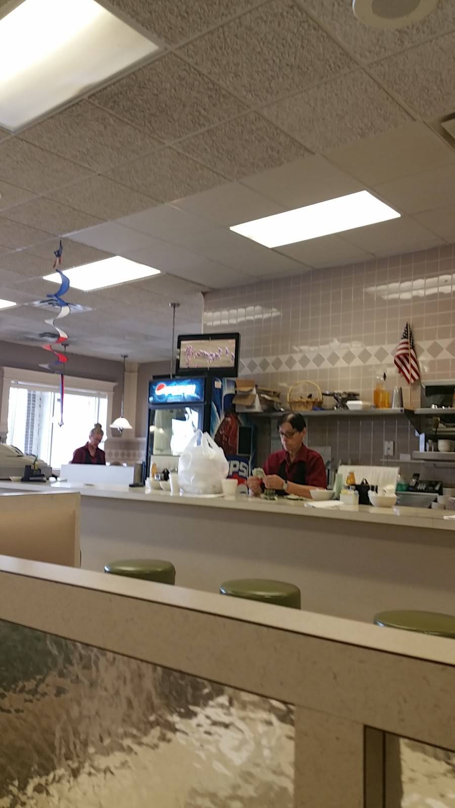 Hometown Grill Restaurant | restaurant | 20544 15 Mile Rd, Clinton Twp, MI 48035, USA | 5867914500 OR +1 586-791-4500