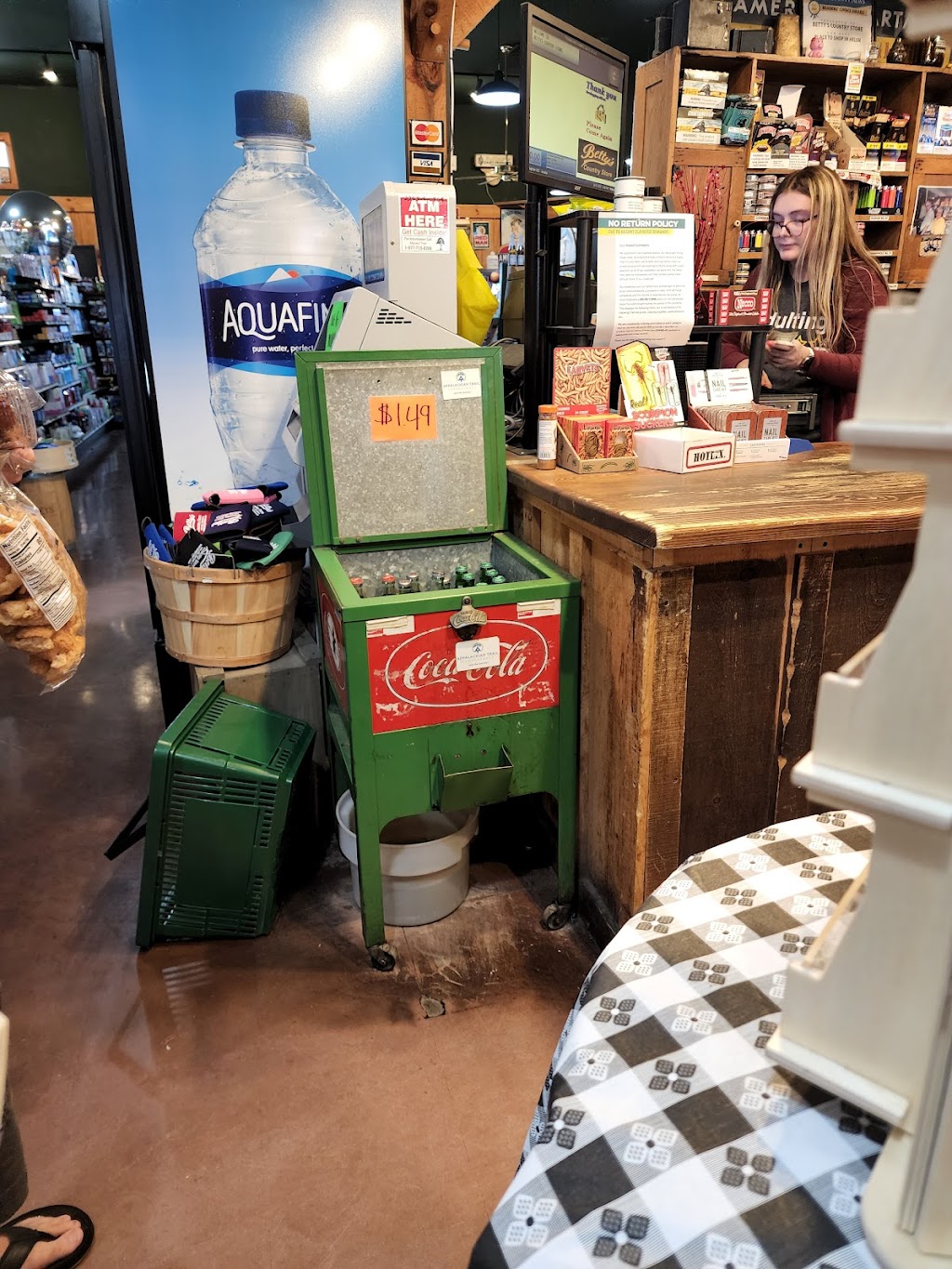 Bettys Country Store | restaurant | 18 Yonah St, Helen, GA 30545, USA | 7068782943 OR +1 706-878-2943