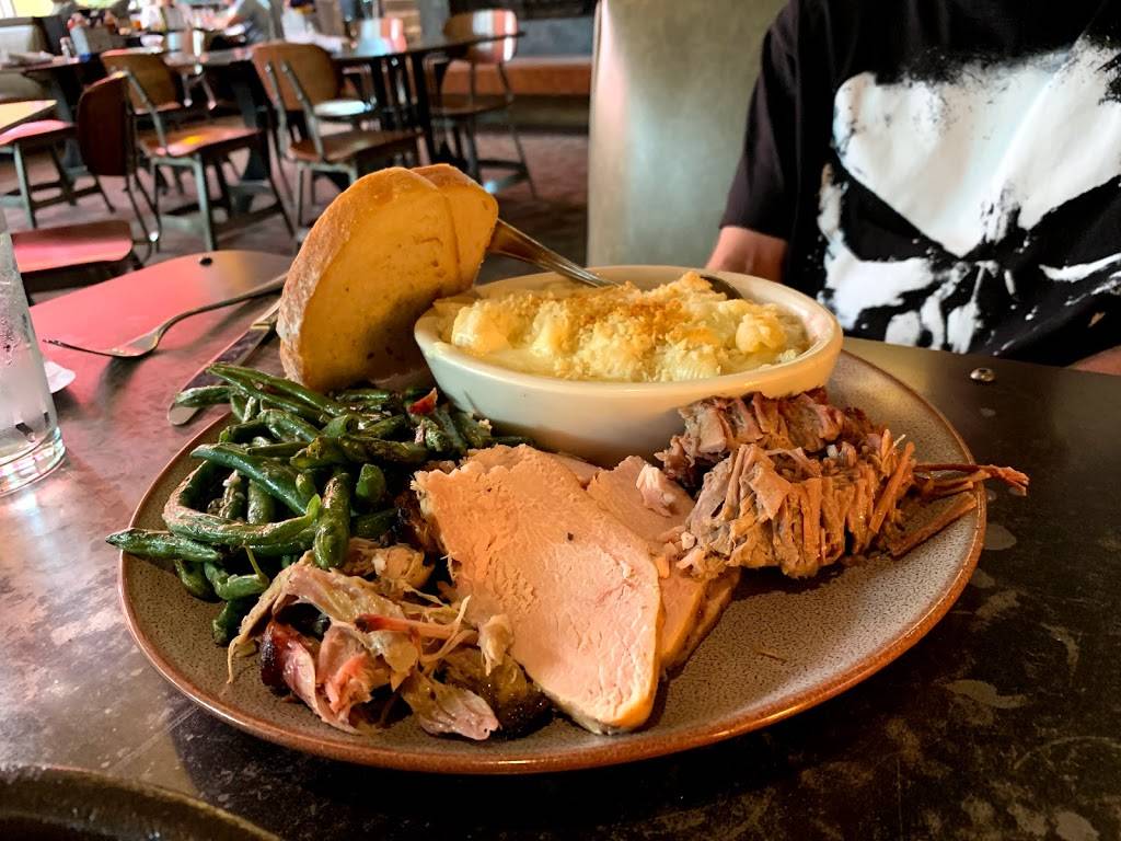 Freight House Kitchen + Tap | restaurant | 200 S Camino Del Pueblo, Bernalillo, NM 87004, USA | 5055882143 OR +1 505-588-2143