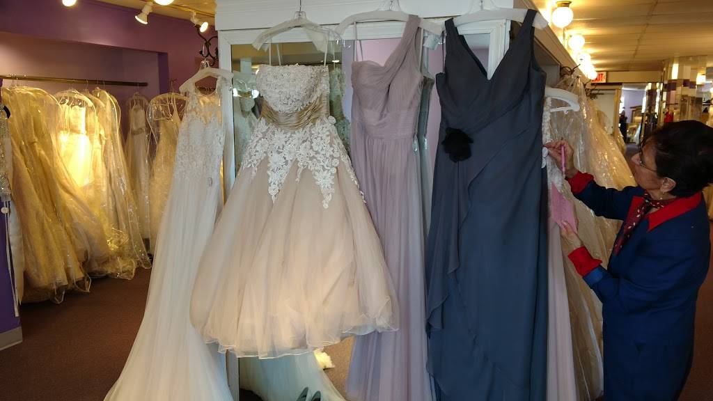 Glen Oak Plaza | shopping mall | 1401-1441 Waukegan Rd, Glenview, IL 60025, USA | 6306452800 OR +1 630-645-2800