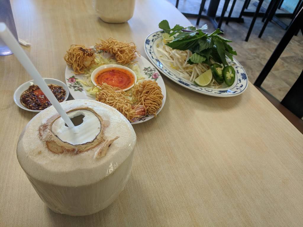 Pho 9999 | restaurant | 808 W River Dr, Davenport, IA 52802, USA | 5633233141 OR +1 563-323-3141