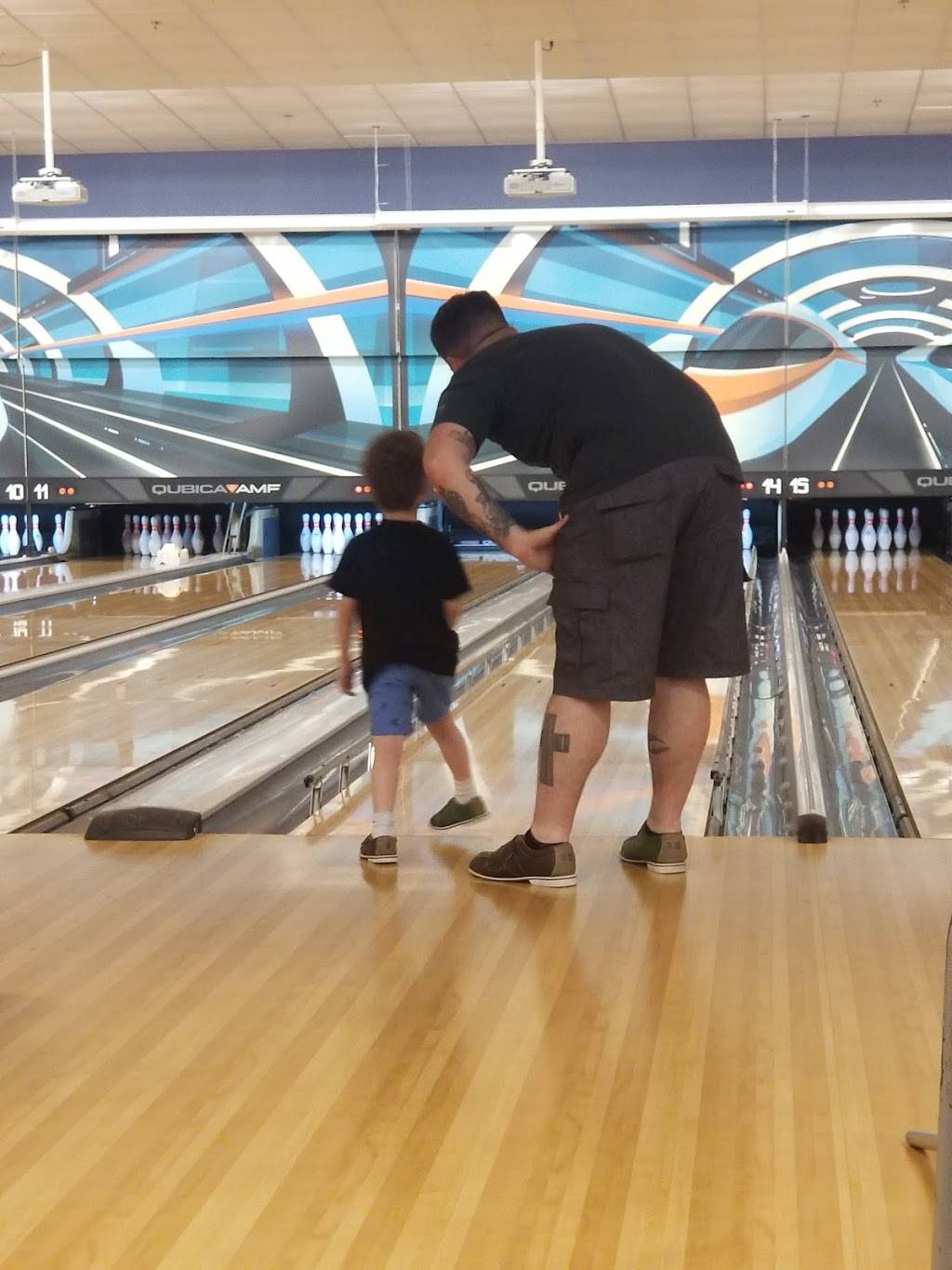 Station 300 Bar & Grill | restaurant | 25 Innovation Dr, Bluffton, SC 29910, USA | 8438152695 OR +1 843-815-2695