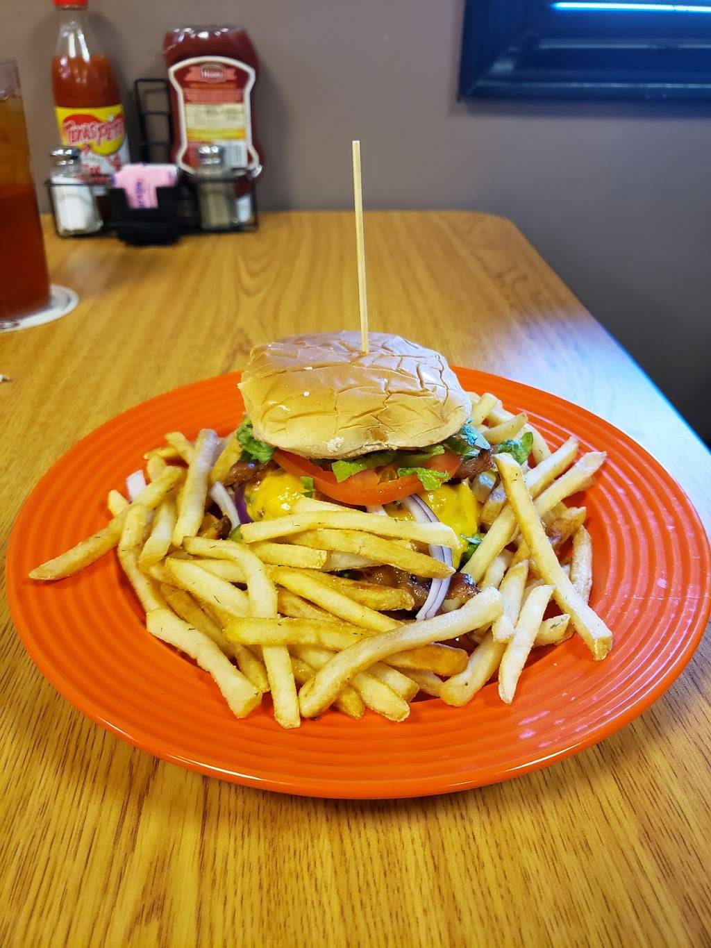 Zhays Bar and Grill | restaurant | 144 Vandiver Dr, Lincolnton, NC 28092, USA | 7042403833 OR +1 704-240-3833