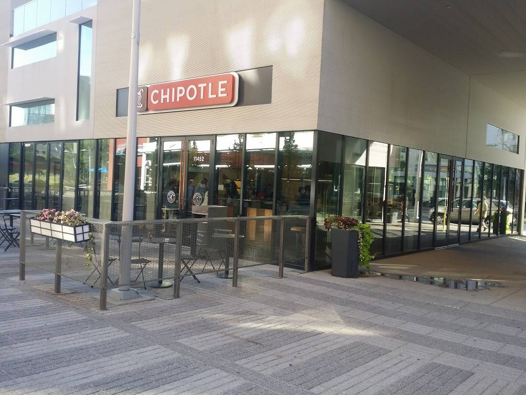 Chipotle Mexican Grill | restaurant | 11452 Euclid Ave, Cleveland, OH 44106, USA | 2164722297 OR +1 216-472-2297