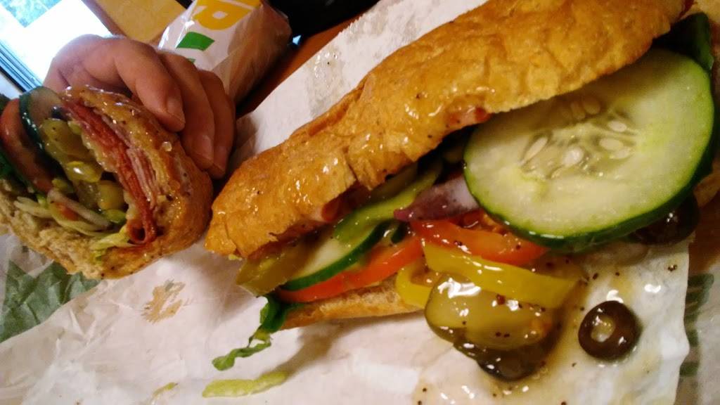 Subway | restaurant | 1024 S Gee St, Jonesboro, AR 72401, USA | 8702757693 OR +1 870-275-7693