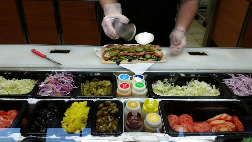 Subway Restaurants | restaurant | 122 Northstar Dr, Holts Summit, MO 65043, USA | 5738965771 OR +1 573-896-5771