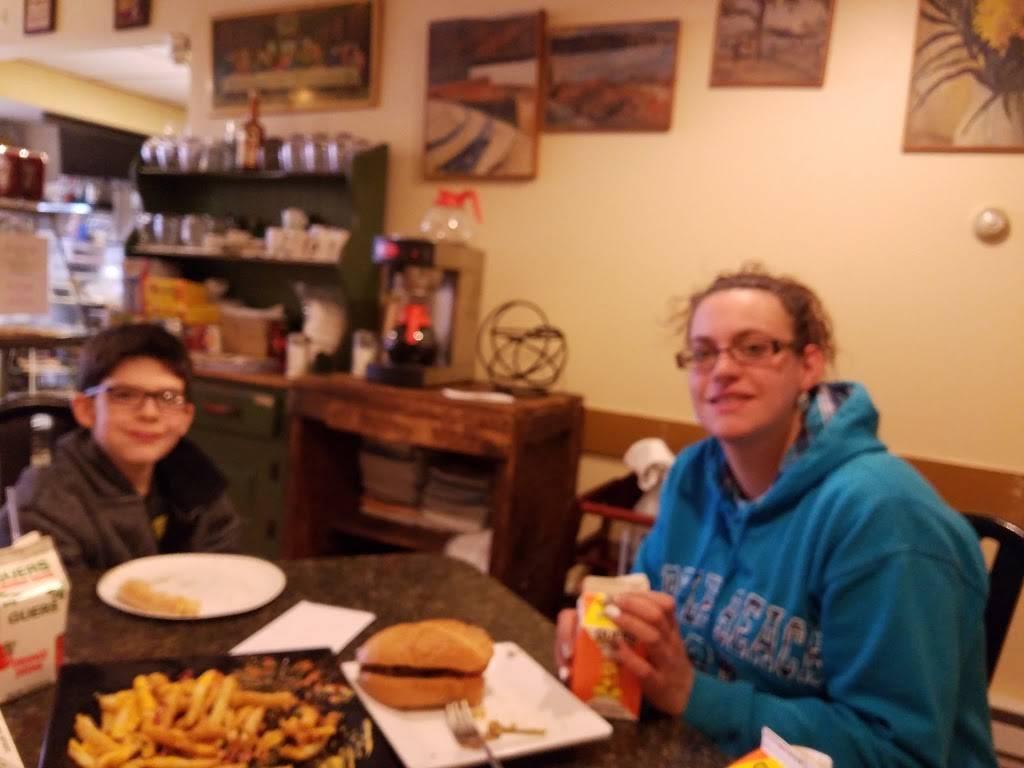 Luigis Brick Oven Pizzeria | restaurant | 121 E Broad St, Tamaqua, PA 18252, USA | 5706682333 OR +1 570-668-2333