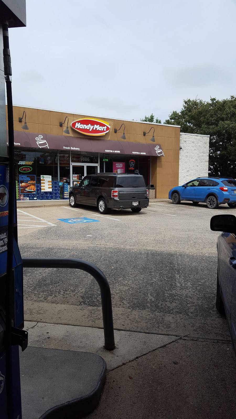 Exxon | restaurant | 9886 Winchester Rd, Front Royal, VA 22630, USA | 5406226002 OR +1 540-622-6002