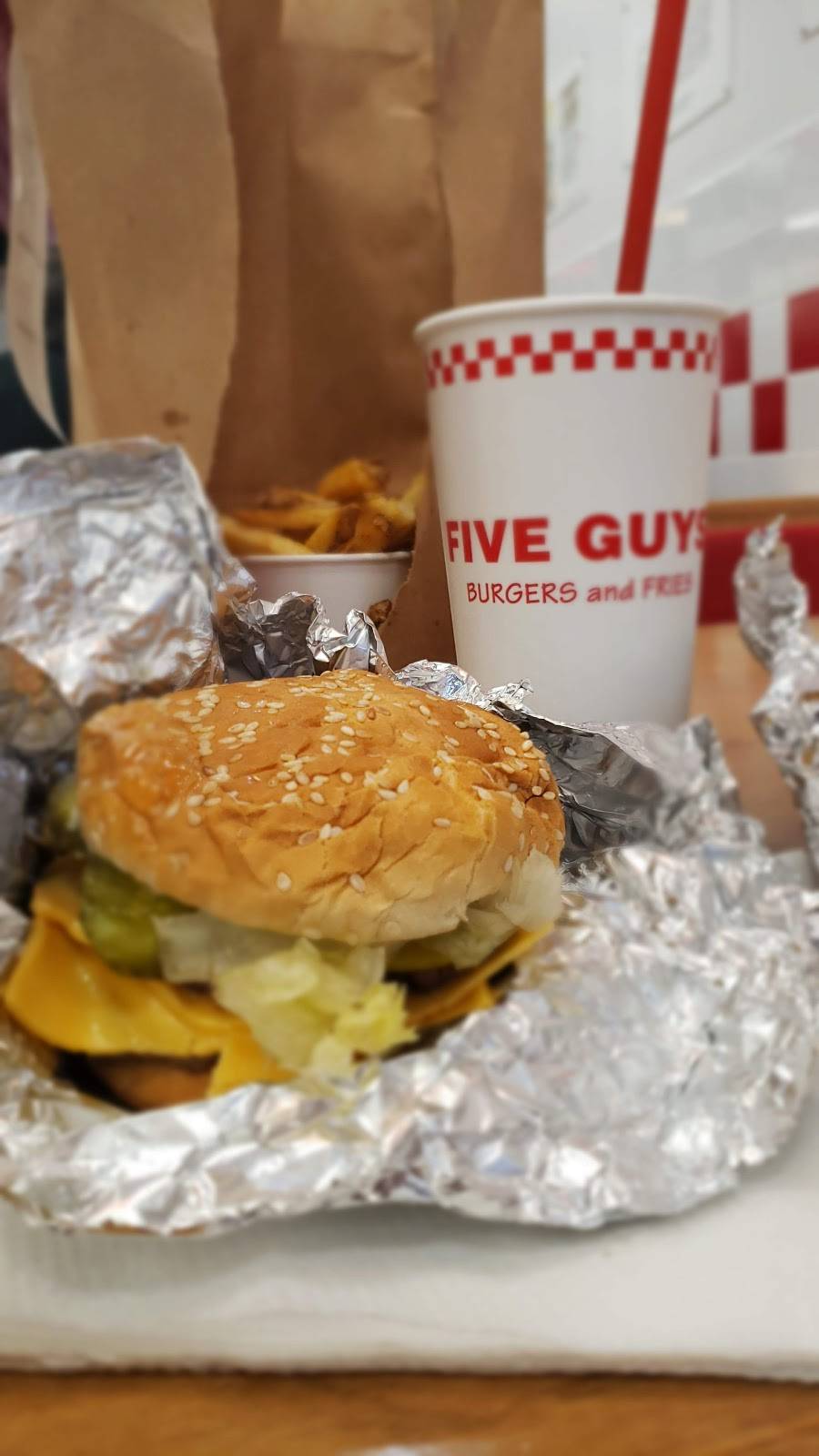 Five Guys | meal takeaway | 8324 International Dr, Orlando, FL 32819, USA | 4077302339 OR +1 407-730-2339