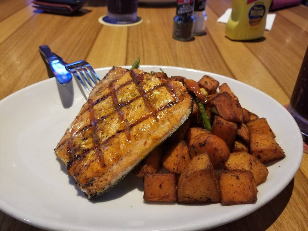 Twin Peaks Livonia | restaurant | 20120 Haggerty Rd, Livonia, MI 48152, USA | 7349530888 OR +1 734-953-0888