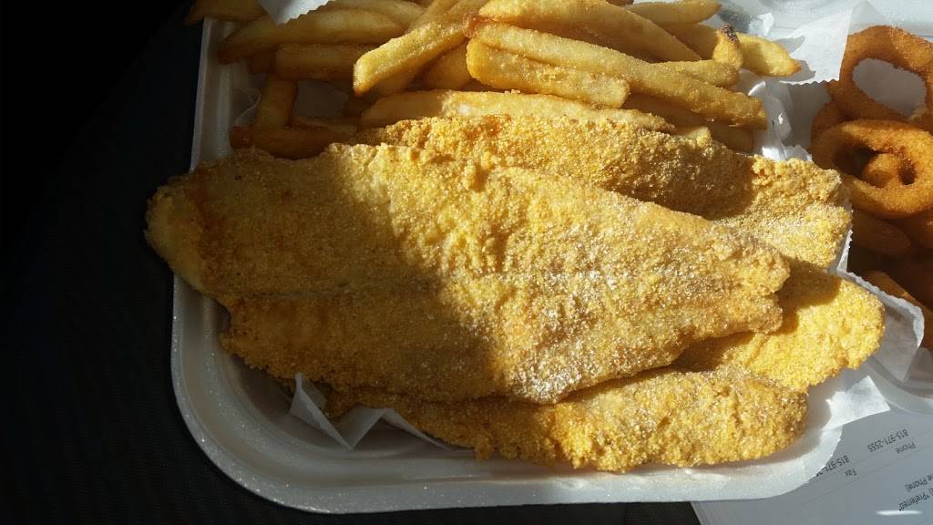 J J Fish & Chicken | restaurant | 217 7th St, Rockford, IL 61104, USA | 8159618748 OR +1 815-961-8748