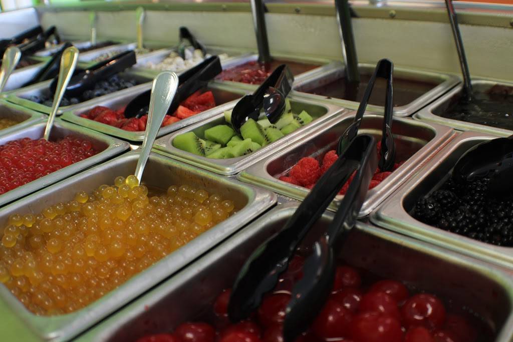 Just Peachy Frozen Yogurt | restaurant | 17020 Twin Lakes Ave C-105, Marysville, WA 98270, USA | 3609268657 OR +1 360-926-8657