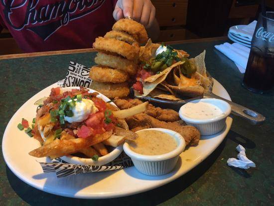 Smokey Bones Bar & Fire Grill | restaurant | 2007 Walden Ave, Cheektowaga, NY 14225, USA | 7166830724 OR +1 716-683-0724