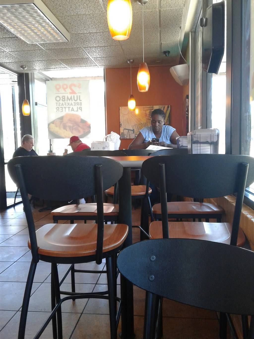 Jack in the Box | restaurant | 2163 S Grand Ave, St. Louis, MO 63104, USA | 3147731553 OR +1 314-773-1553