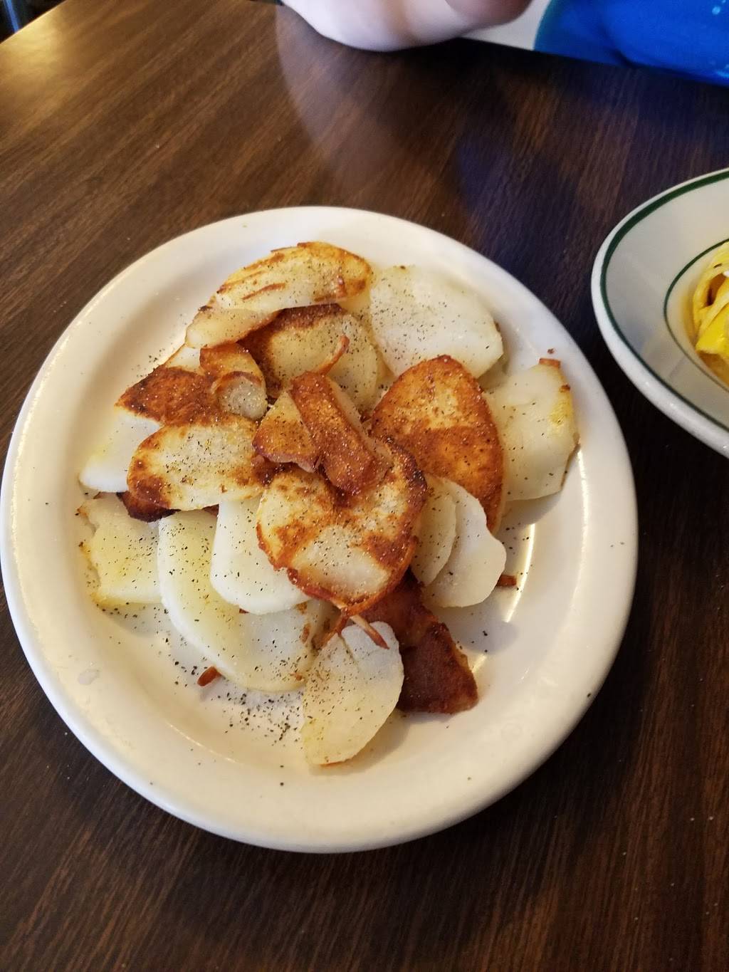 Joy & Eds Supper Club | restaurant | 113 Mill St, North Utica, IL 61373, USA | 8156674850 OR +1 815-667-4850