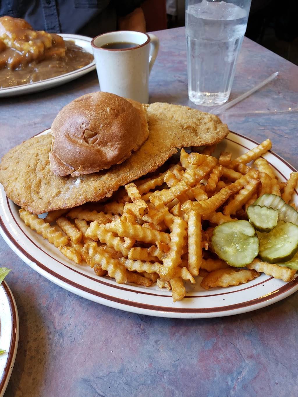 Family Diner | restaurant | 1604 Hill Ave, Spirit Lake, IA 51360, USA | 7123365422 OR +1 712-336-5422