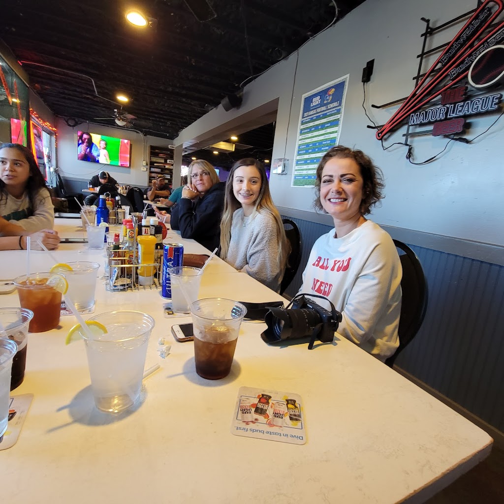 The Rusty Needle | restaurant | 1808 N Plum St, Hutchinson, KS 67502, USA | 6202596674 OR +1 620-259-6674