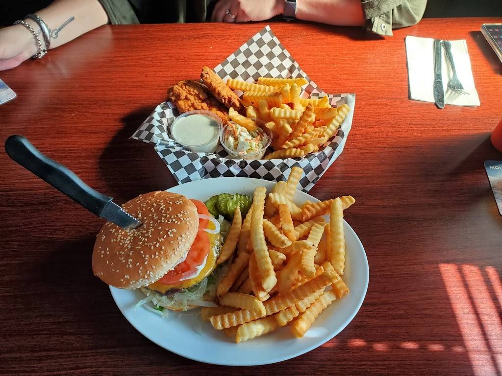 McQueens Bar & Grill | restaurant | 14680 SE River Rd, Milwaukie, OR 97267, USA | 5033539311 OR +1 503-353-9311