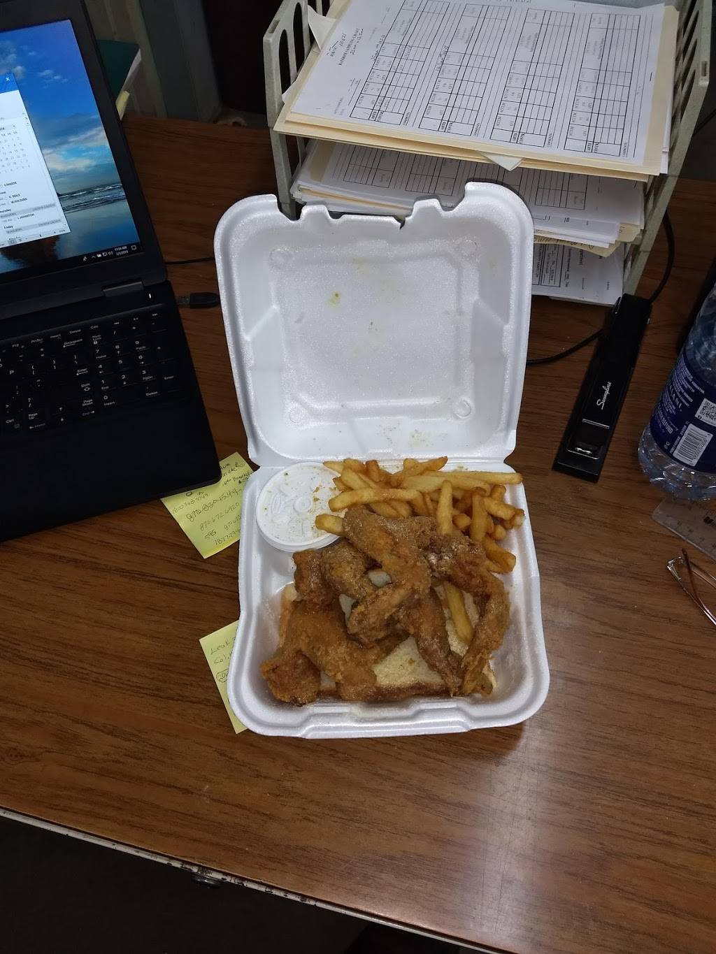 Sharks Fish & Chicken | restaurant | 901 N Washington St, Forrest City, AR 72335, USA | 8706308110 OR +1 870-630-8110