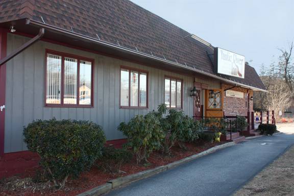 The Yantic River Inn | restaurant | 270 W Town St, Norwich, CT 06360, USA | 8608874300 OR +1 860-887-4300