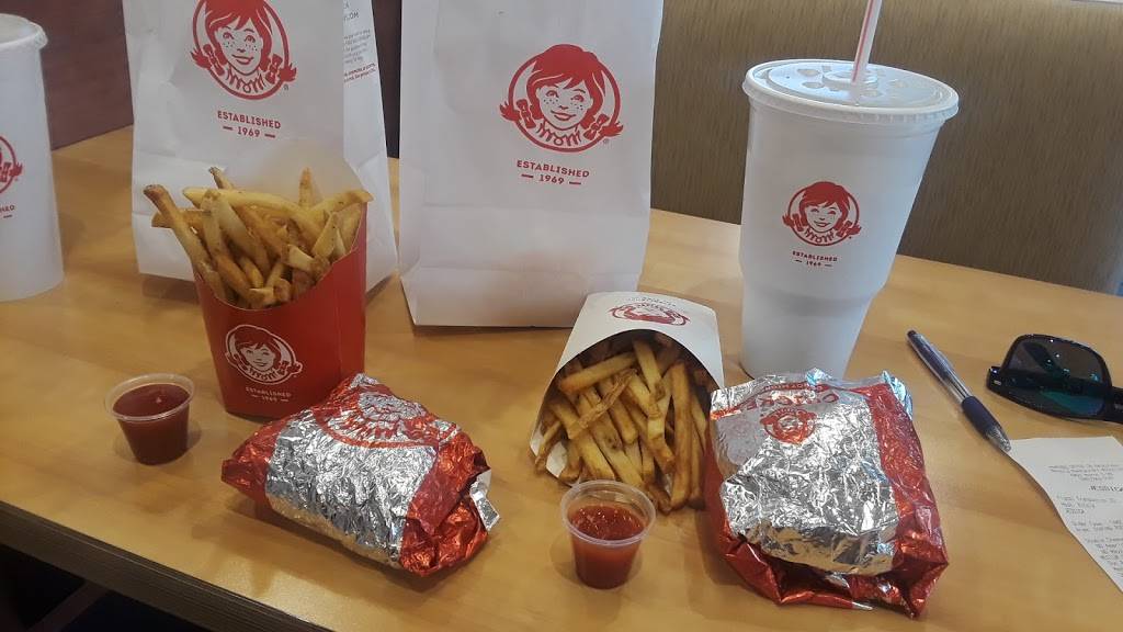Wendys | restaurant | 6421 N Interstate 35, Denton, TX 76207, USA | 9402433181 OR +1 940-243-3181