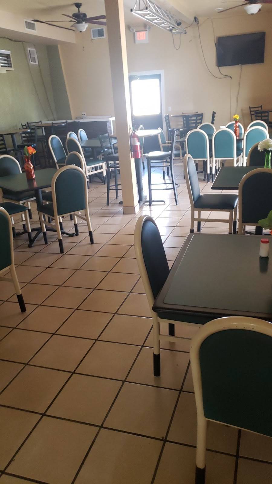 Los Chavalos Tacos, Tortas y Hamburguesas | restaurant | 14831 Horizon Blvd, El Paso, TX 79928, USA | 9152039999 OR +1 915-203-9999