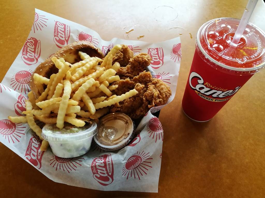 Raising Canes Chicken Fingers | meal takeaway | 21 Old Village Rd, Columbus, OH 43228, USA | 6144652310 OR +1 614-465-2310