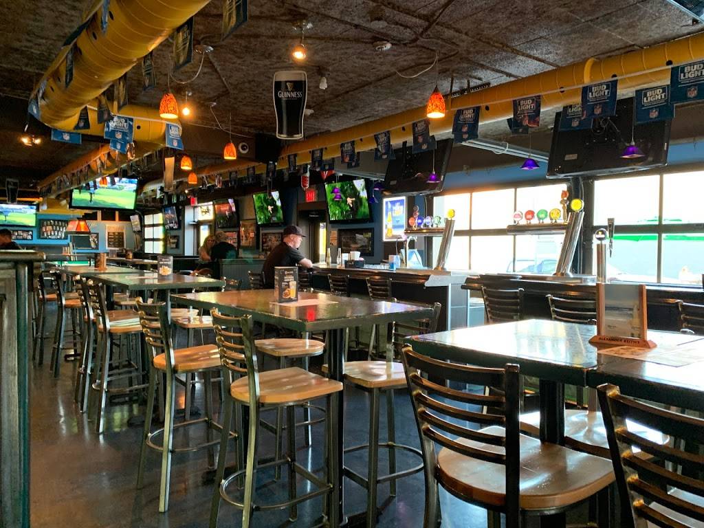 Grand Central Sports | restaurant | 4573 Queen St, Niagara Falls, ON L2E 2L7, Canada | 9053579000 OR +1 905-357-9000