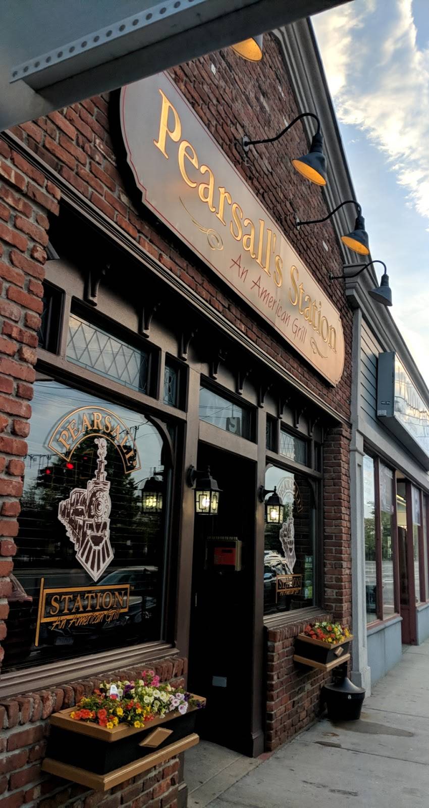 Pearsalls Station | restaurant | 479 Sunrise Hwy, Lynbrook, NY 11563, USA | 5168878384 OR +1 516-887-8384